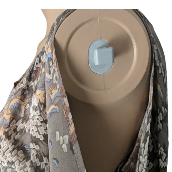 Anthropologie Heartloom 100% Silk Cold Shoulder Top Size XS - Picture 2 of 13